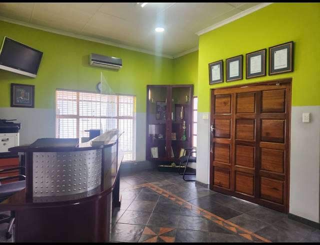 991M² OFFICE FOR SALE IN VEREENIGING CENTRAL